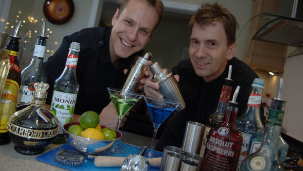 Cocktail Parties at Home – Interview with the “Cocktail Shaker Boys”