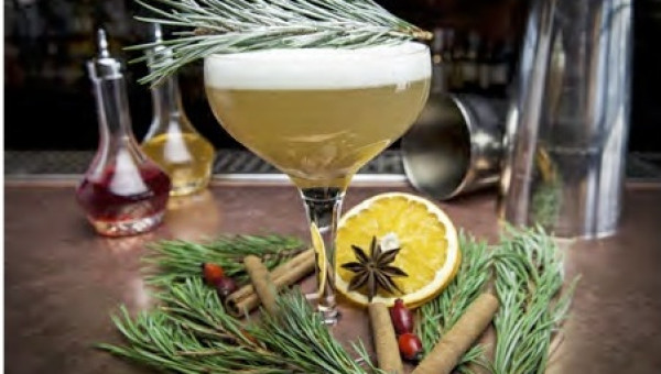 Cocktail Advent – Day 1: Mistletoe & Pine